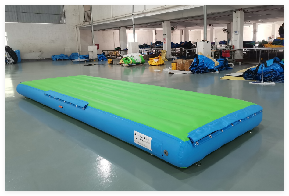 Connection platform of inflatable water park